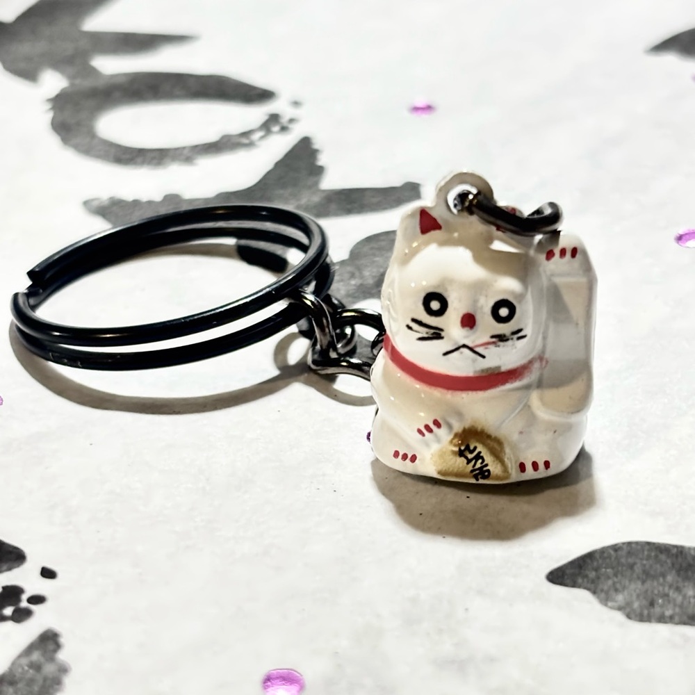 White Lucky Cat Keychain